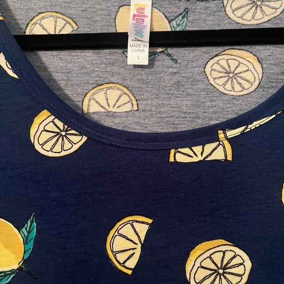 Lularoe Large Lemon Print Classic T - Picture 2 of 4